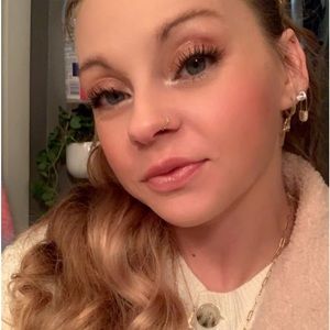 Meet your Posher, Marissa